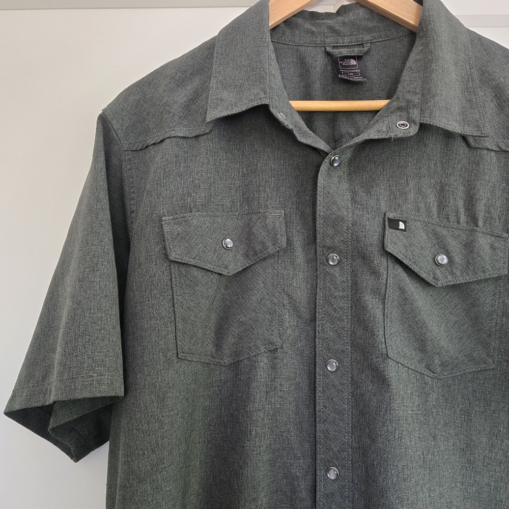 The North Face Men's Grey Button-Up Large Shirt